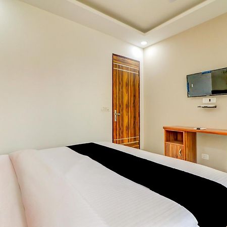 Capital O 80318 Hotel Sai Plaza Nuova Delhi Esterno foto