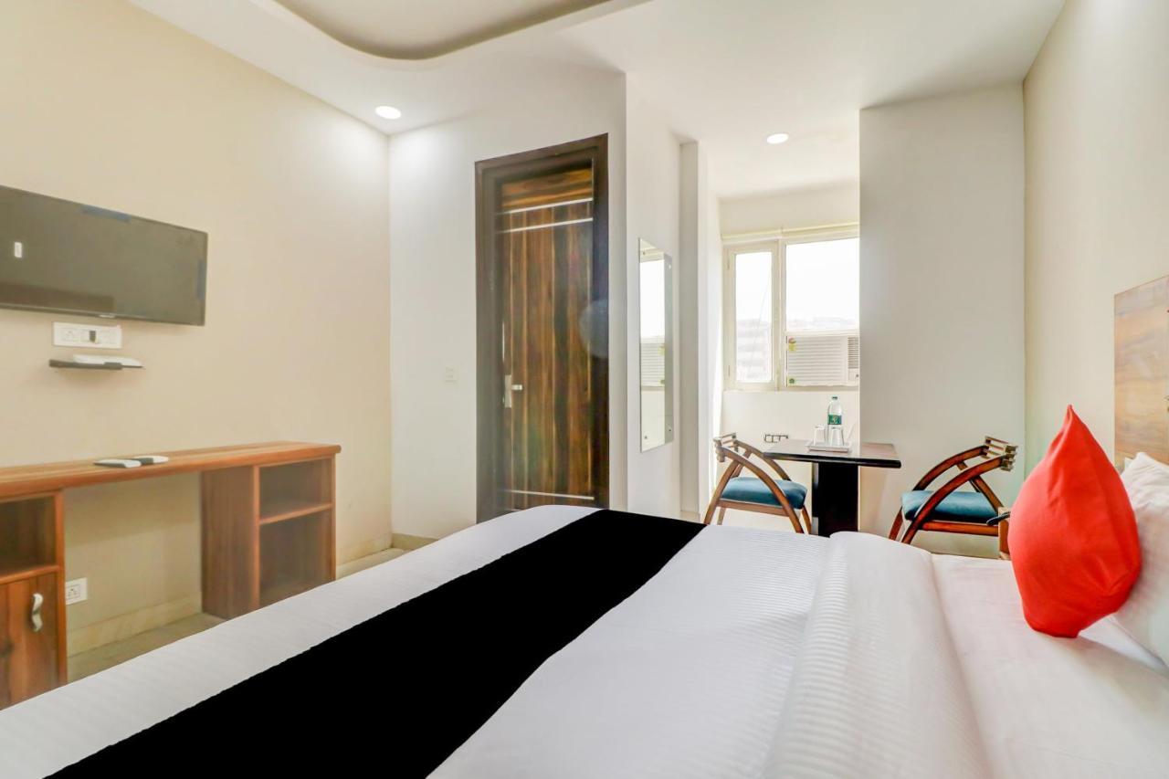 Capital O 80318 Hotel Sai Plaza Nuova Delhi Esterno foto