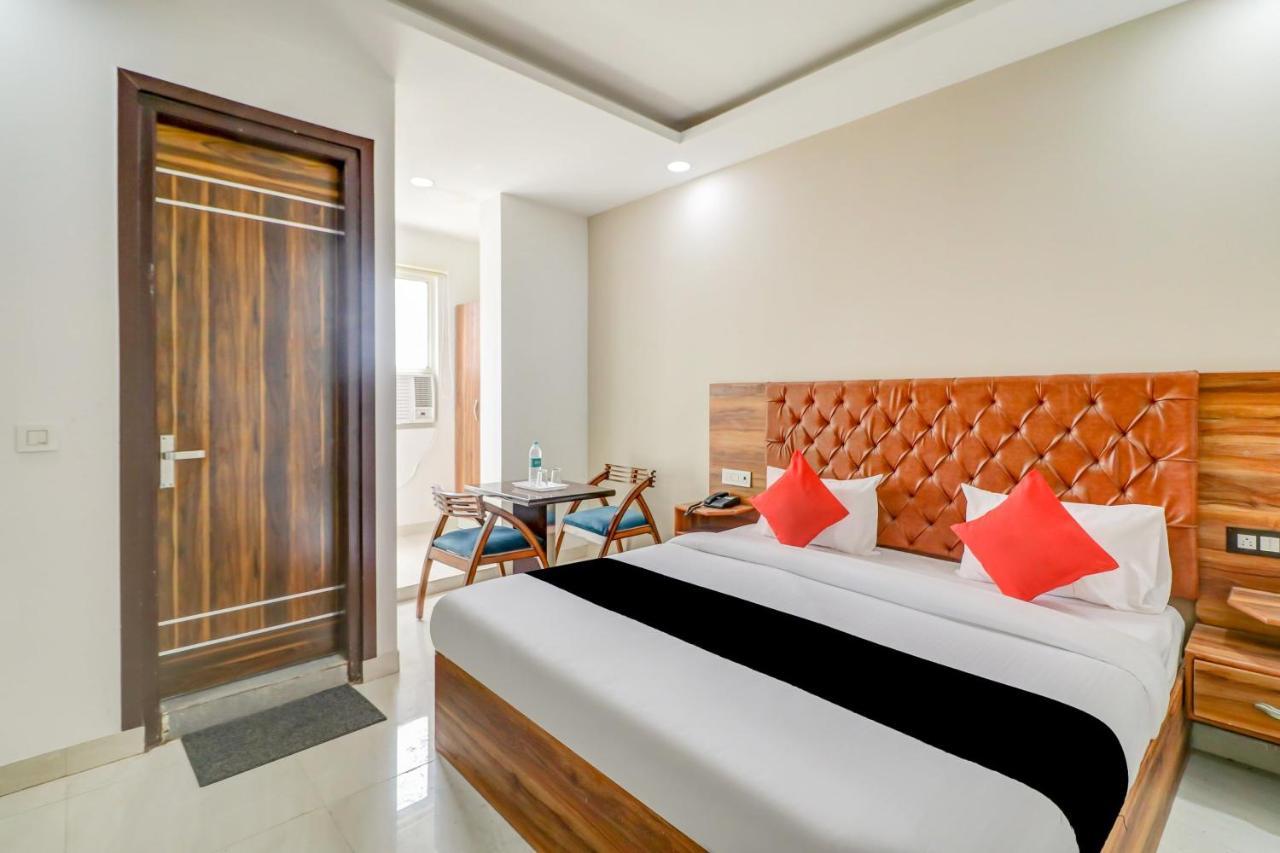 Capital O 80318 Hotel Sai Plaza Nuova Delhi Esterno foto
