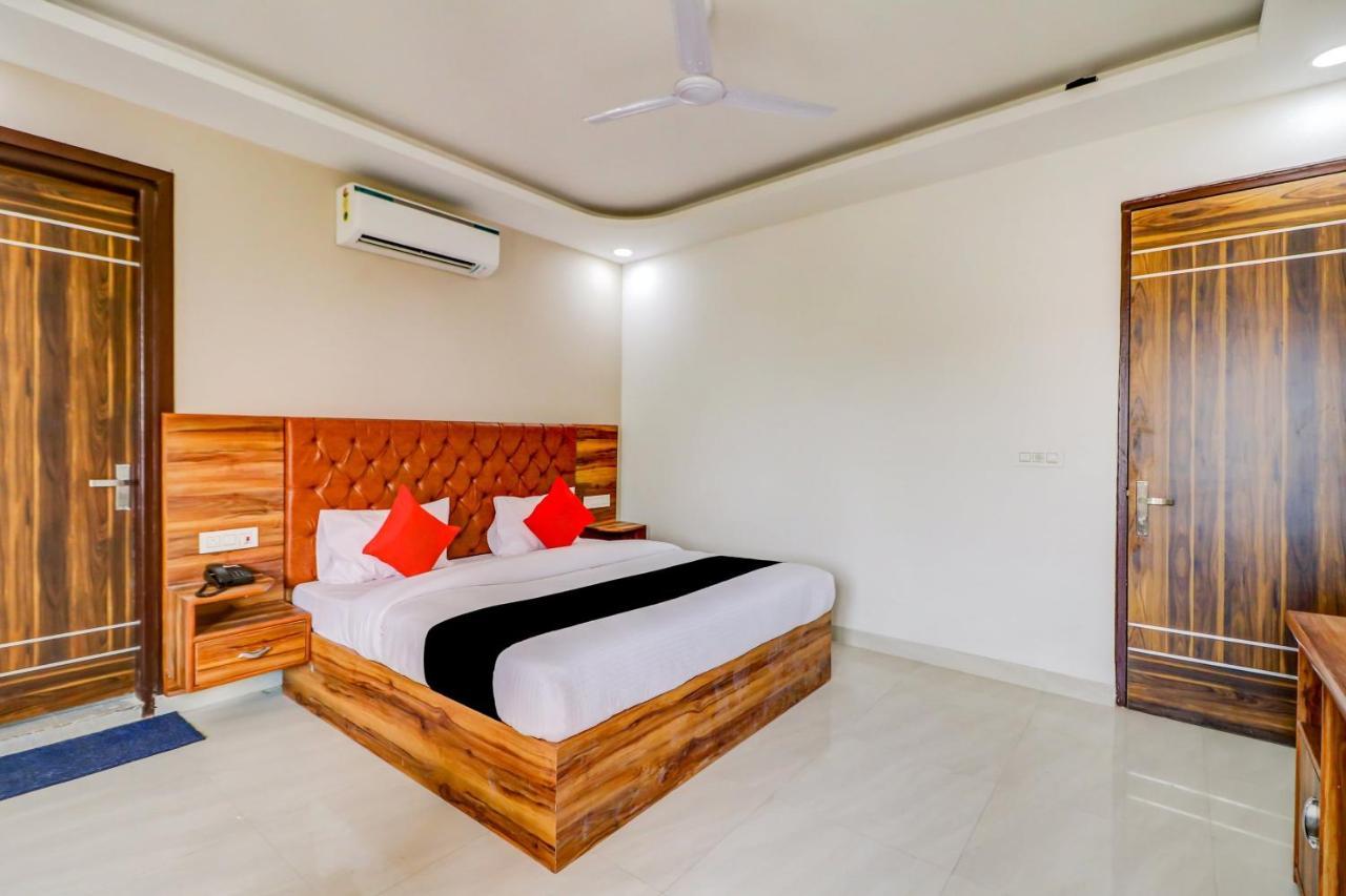 Capital O 80318 Hotel Sai Plaza Nuova Delhi Esterno foto