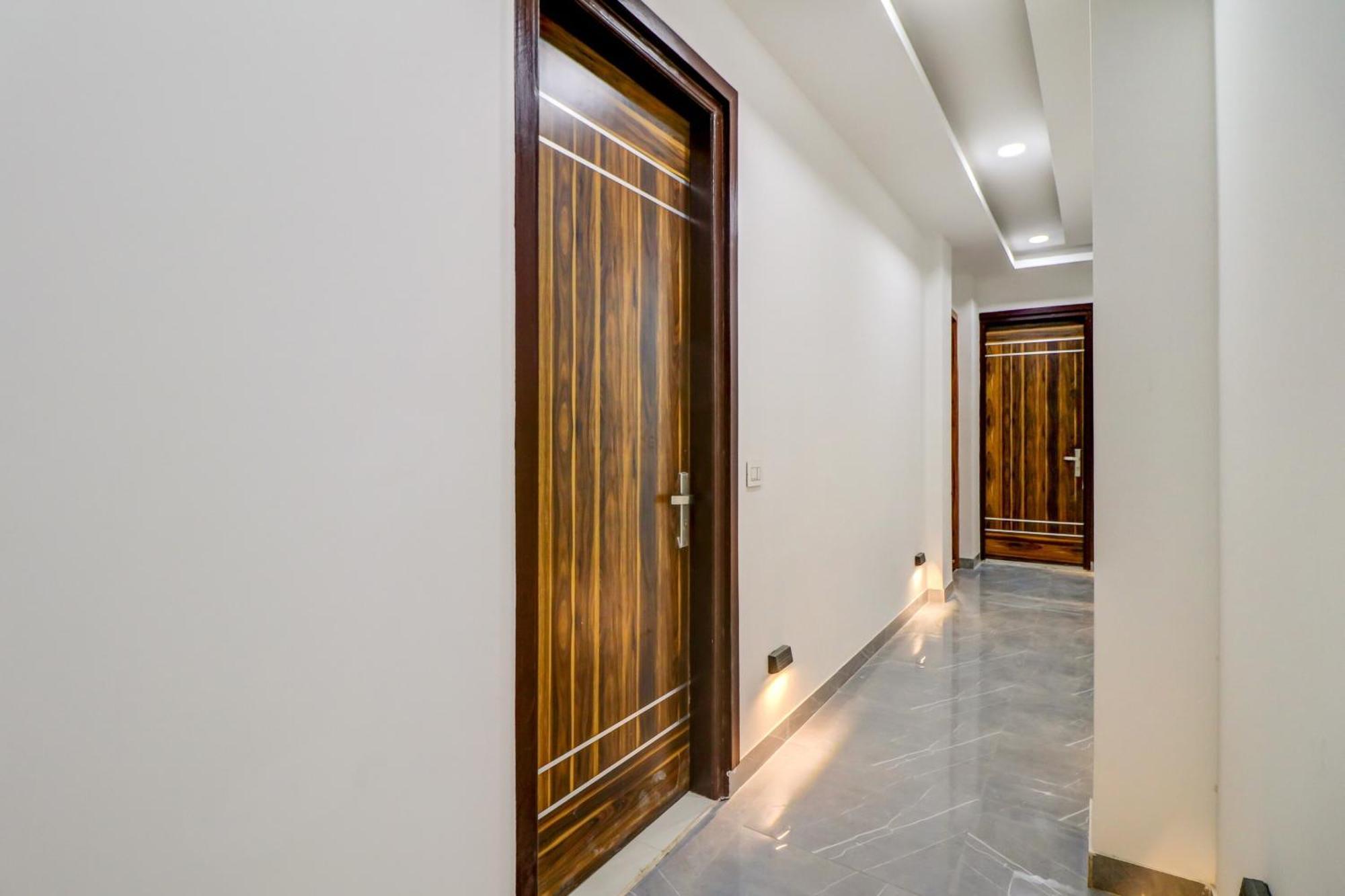 Capital O 80318 Hotel Sai Plaza Nuova Delhi Esterno foto