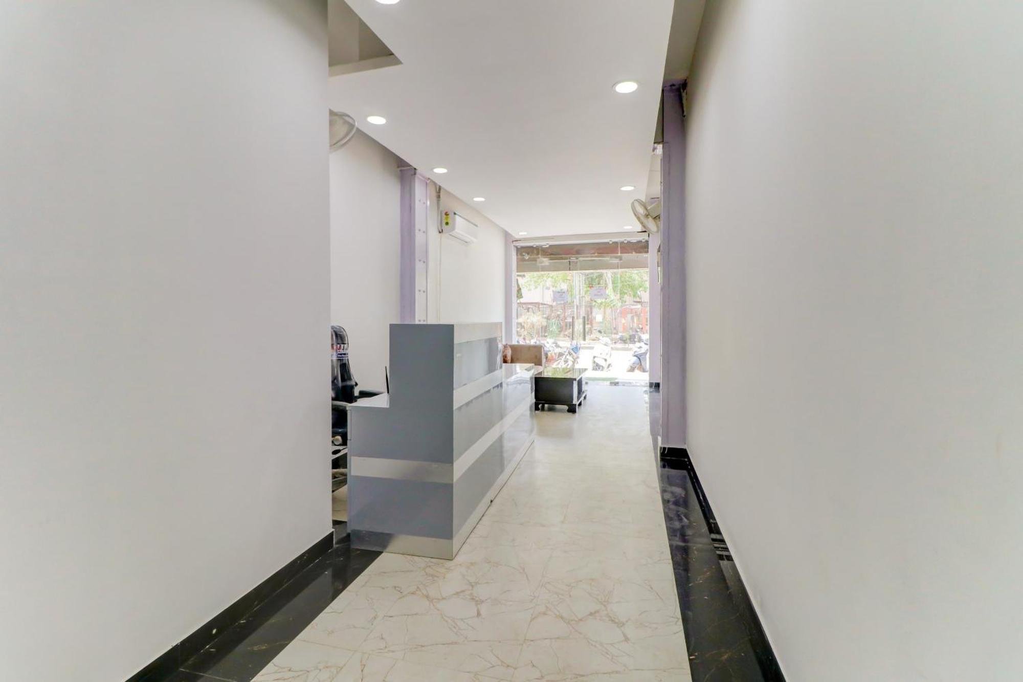 Capital O 80318 Hotel Sai Plaza Nuova Delhi Esterno foto