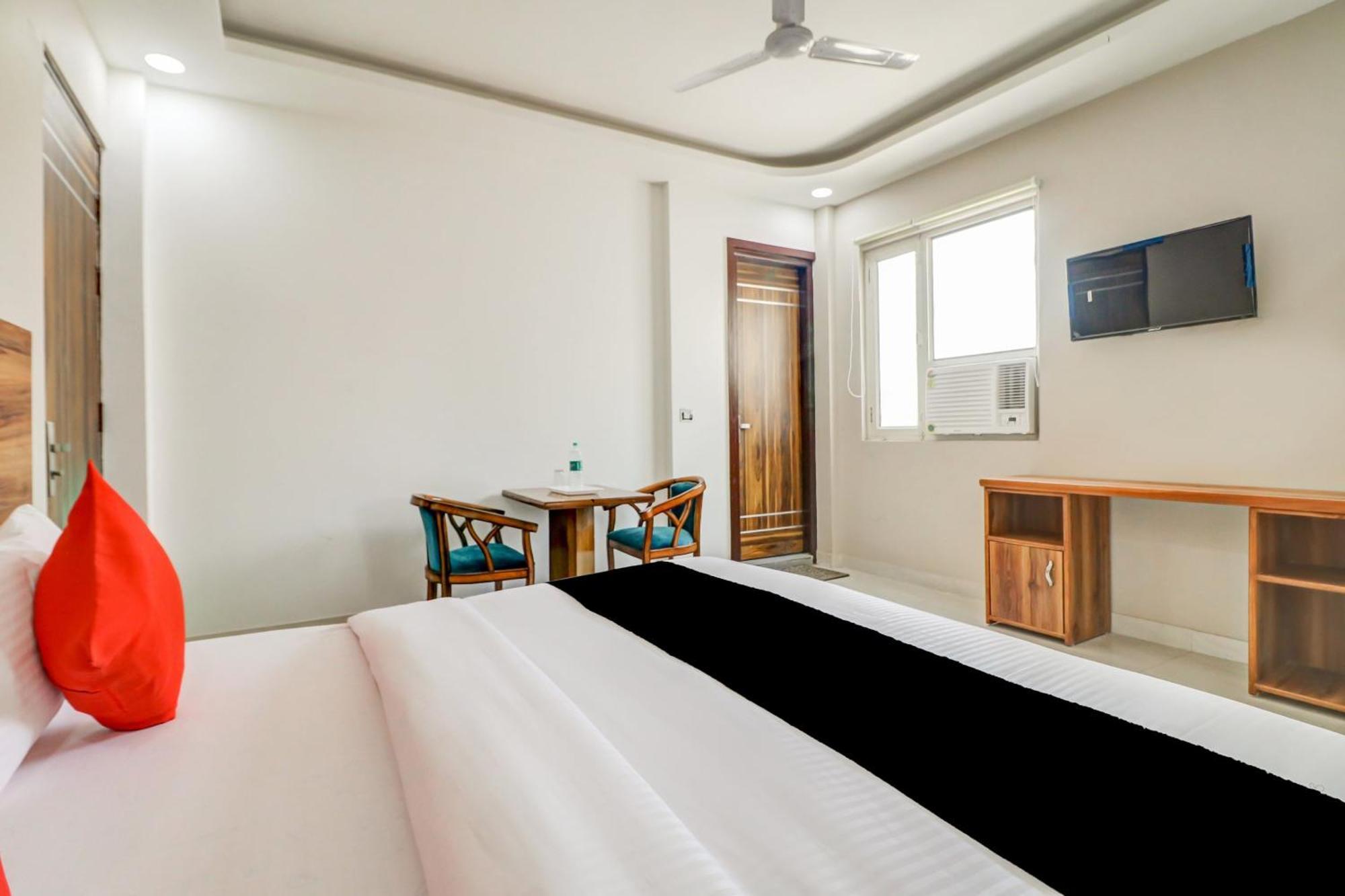 Capital O 80318 Hotel Sai Plaza Nuova Delhi Esterno foto