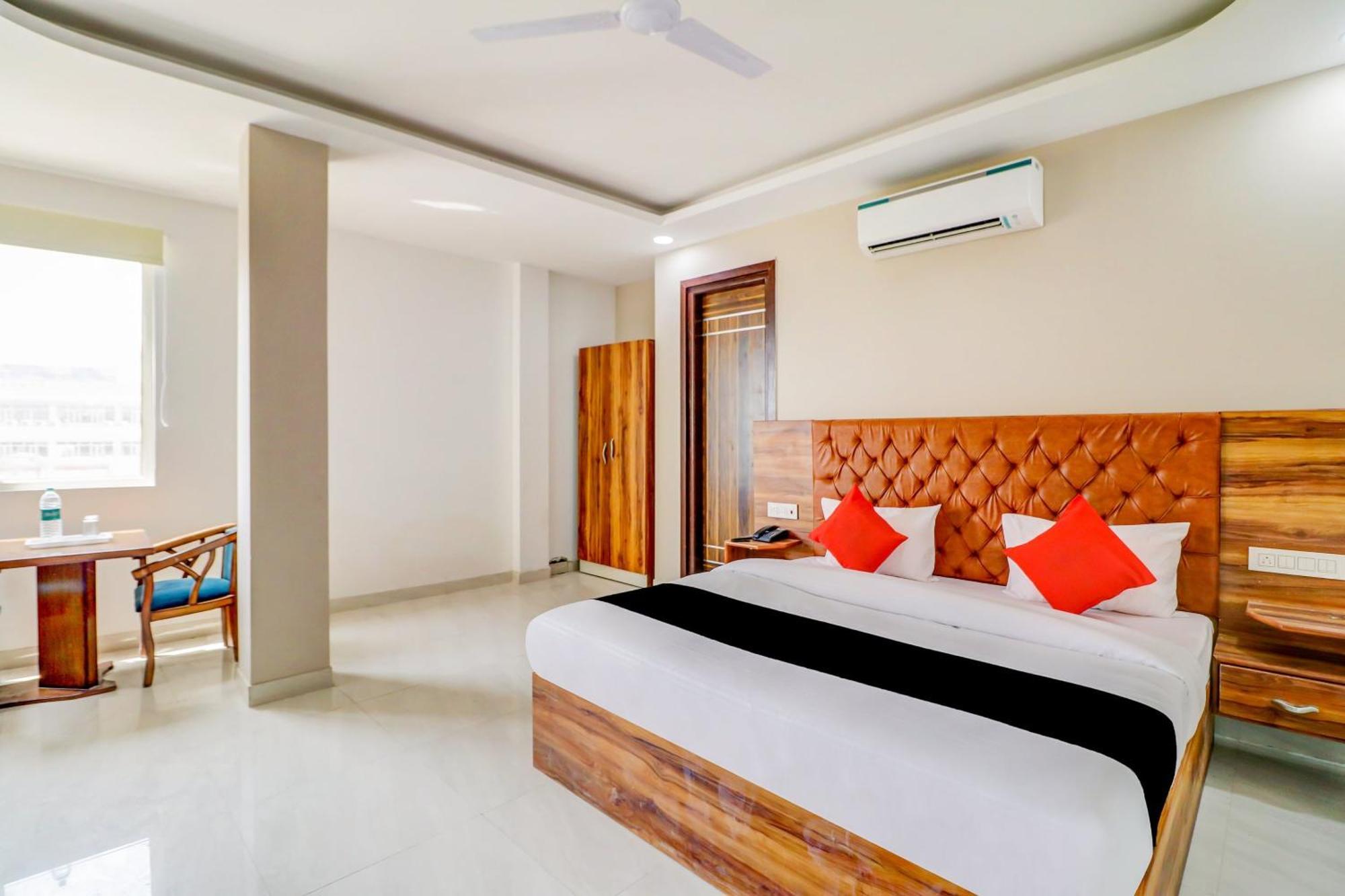Capital O 80318 Hotel Sai Plaza Nuova Delhi Esterno foto
