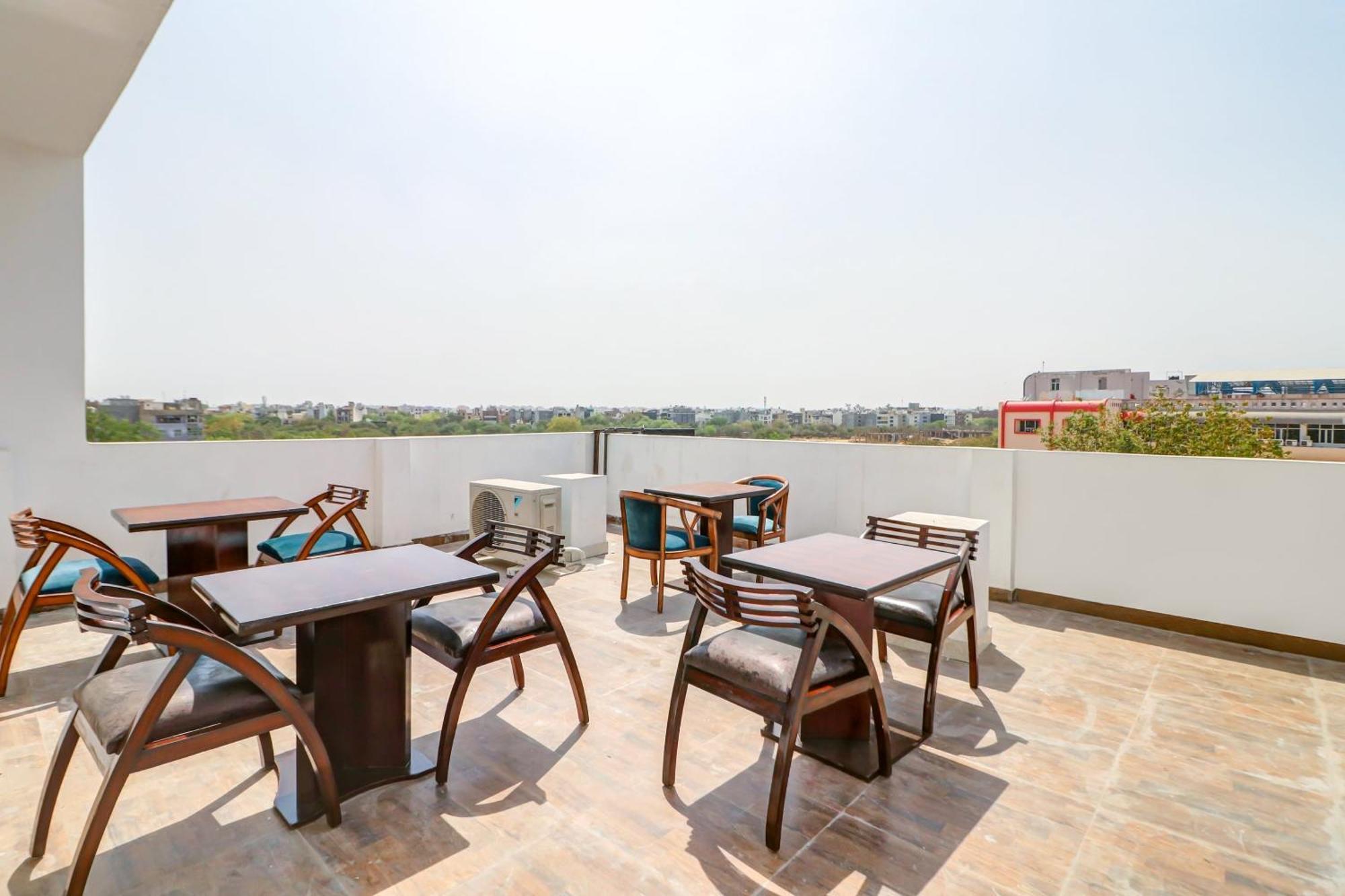 Capital O 80318 Hotel Sai Plaza Nuova Delhi Esterno foto