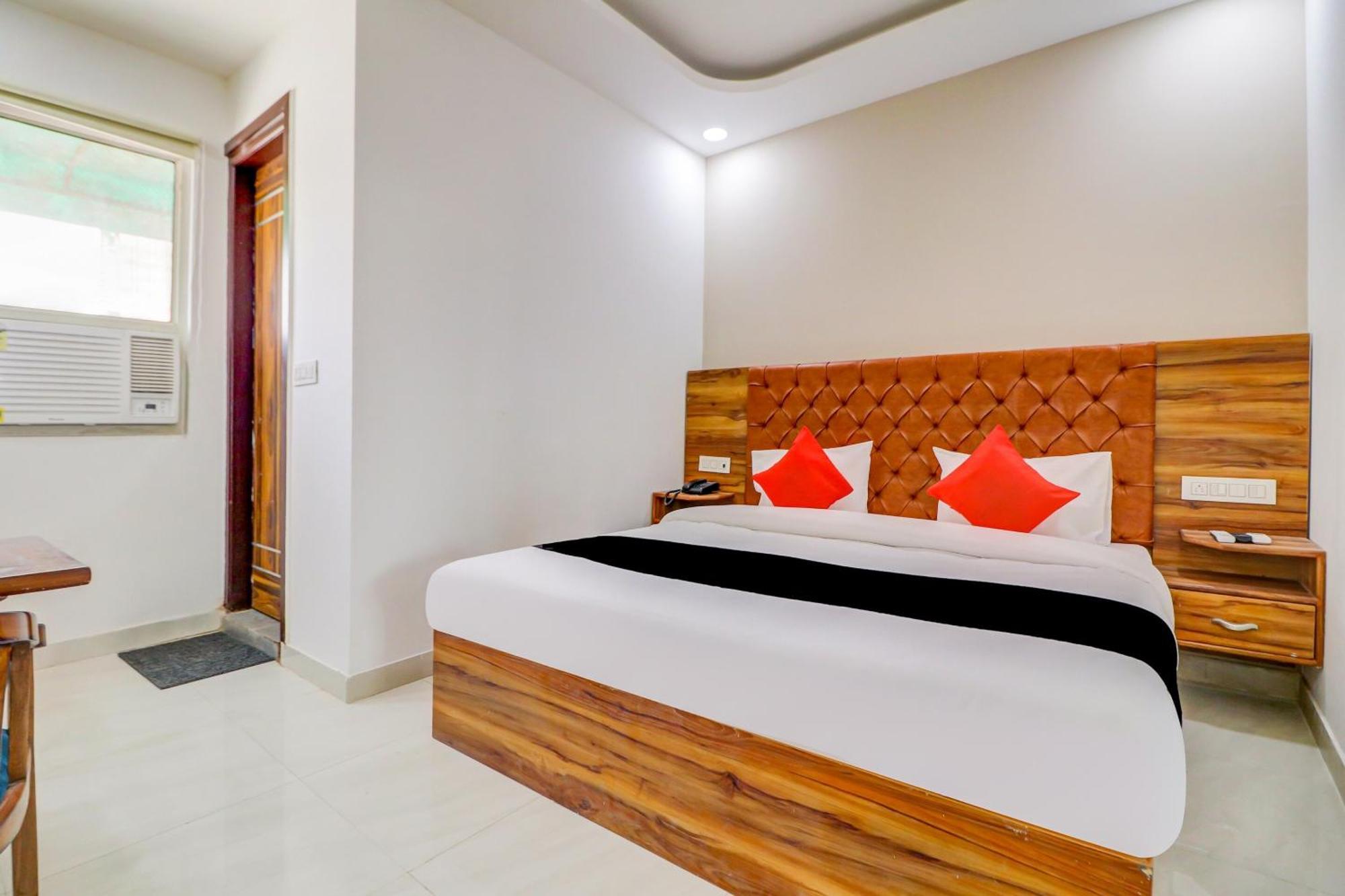 Capital O 80318 Hotel Sai Plaza Nuova Delhi Esterno foto